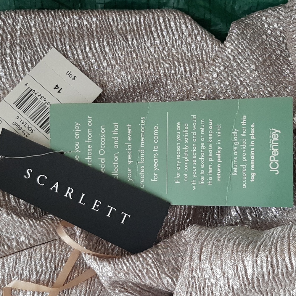 SCARLETT NWT🌟💖Cowl Neck Silver Sleeveless SIZE 12 - Picture 3 of 3